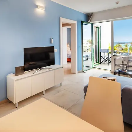 House Of The Horizon Playa Cucharas Vv Penthouse With Sea & Pool View Aircon شقة *