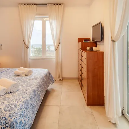 House Of The Horizon Playa Cucharas Vv Penthouse With Sea & Pool View Aircon شقة *